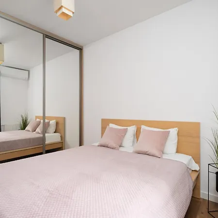 Апартаменты Golden - Large & Stylish, Metro Nearby Grzybowska 85-5 *