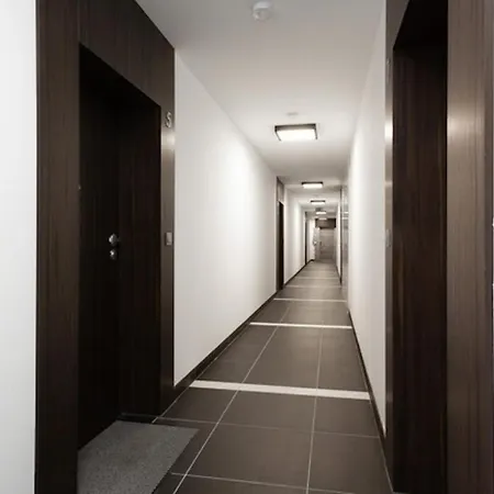 Golden - Large & Stylish, Metro Nearby Grzybowska 85-5 Apartment