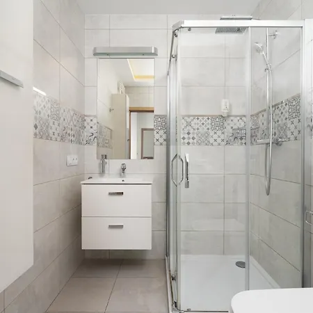 Golden - Large & Stylish, Metro Nearby Grzybowska 85-5 * Warschau