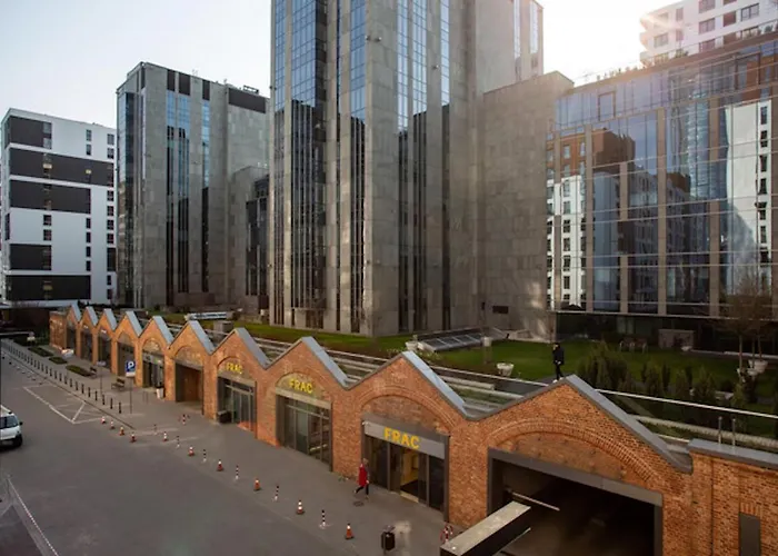 Golden - Large & Stylish, Metro Nearby Grzybowska 85-5 Apartman Varsó