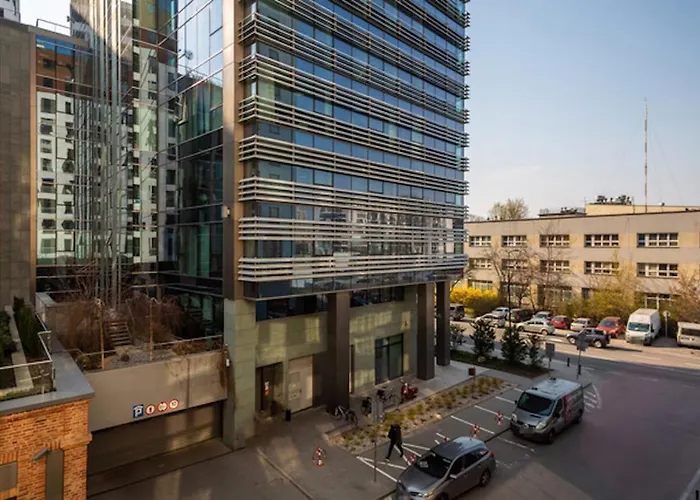 Apartman Golden - Large & Stylish, Metro Nearby Grzybowska 85-5 Varsó