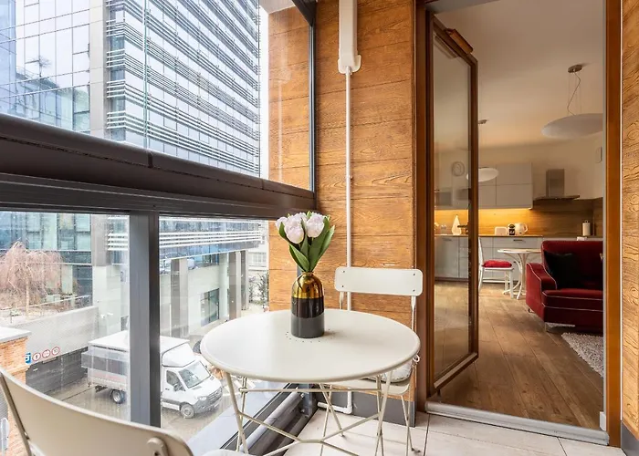 Golden - Large & Stylish, Metro Nearby Grzybowska 85-5 Apartman *