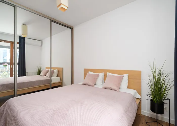 Apartman Golden - Large & Stylish, Metro Nearby Grzybowska 85-5 *