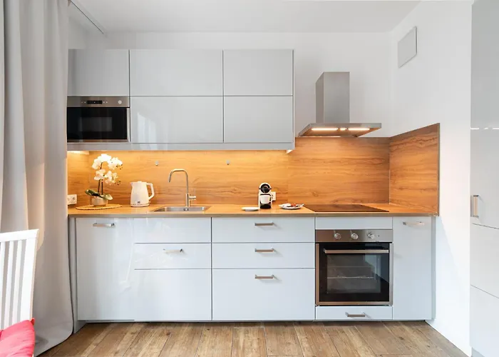 Golden - Large & Stylish, Metro Nearby Grzybowska 85-5 Apartman Varsó