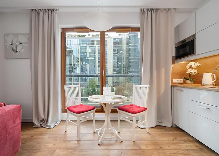 Golden - Large & Stylish, Metro Nearby Grzybowska 85-5 Varsó