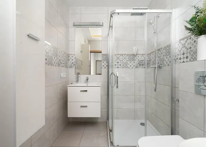 Golden - Large & Stylish, Metro Nearby Grzybowska 85-5 * Varsó